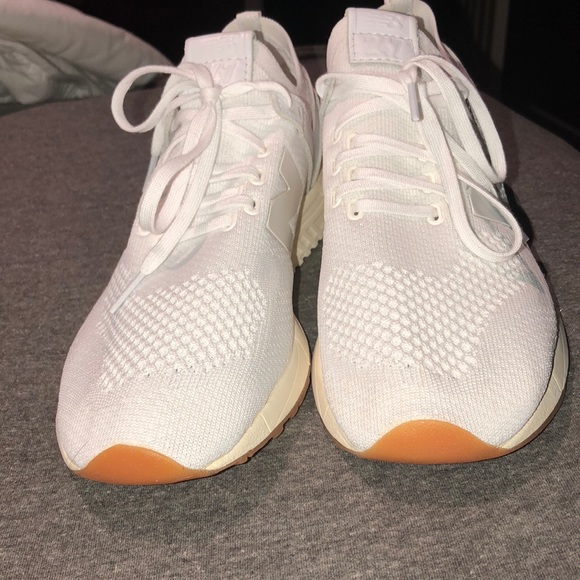 how to clean white new balance 247